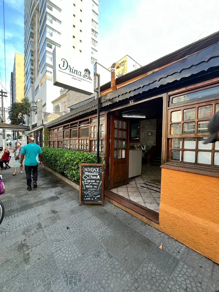 Fachada do Drina com placa Comida Caseira desde 1967