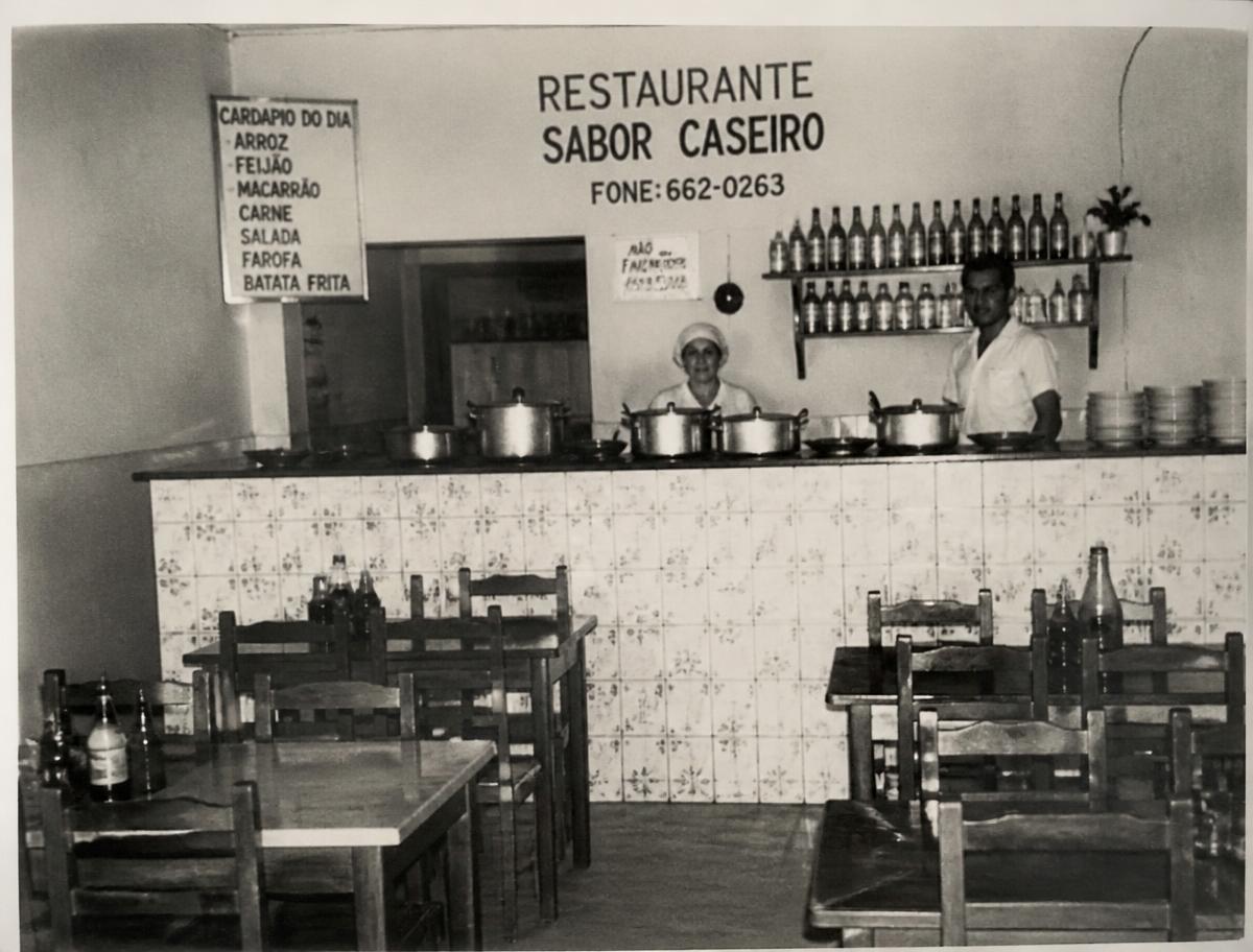 Registro antigo do salão do Restaurante Drina, ainda nos primeiros anos da casa